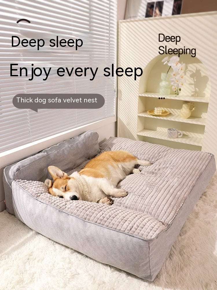 Dog lying on a plush velvet nest with text indicating comfort and sleep quality.